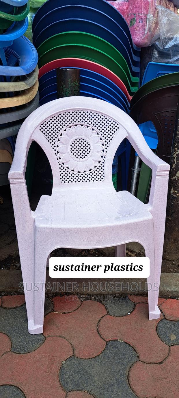 Dotted Pink Plastic Chairs - thumbnail 2