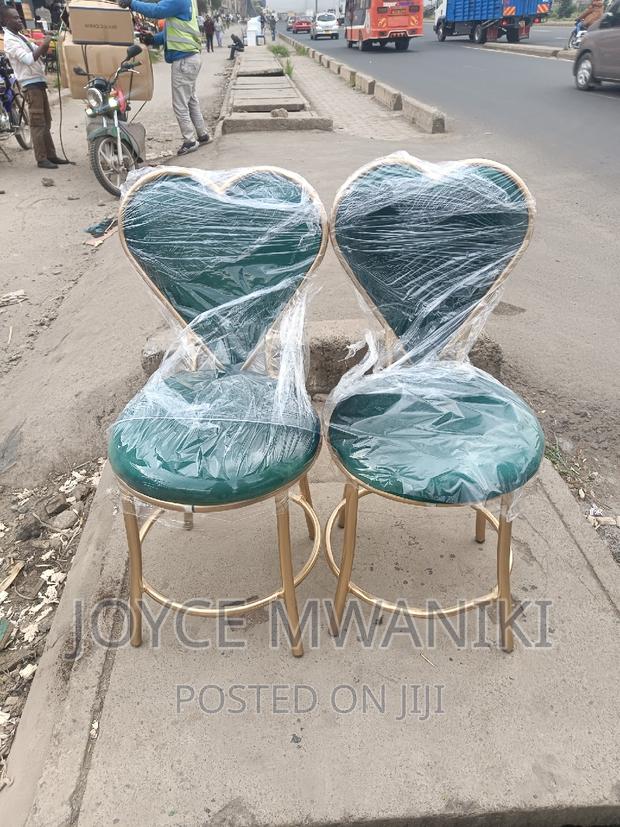 Manicure Love Seats - main view