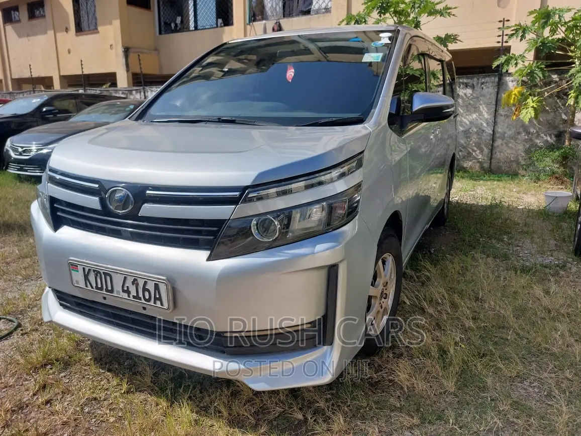Toyota Voxy SV Premium 2014 Silver