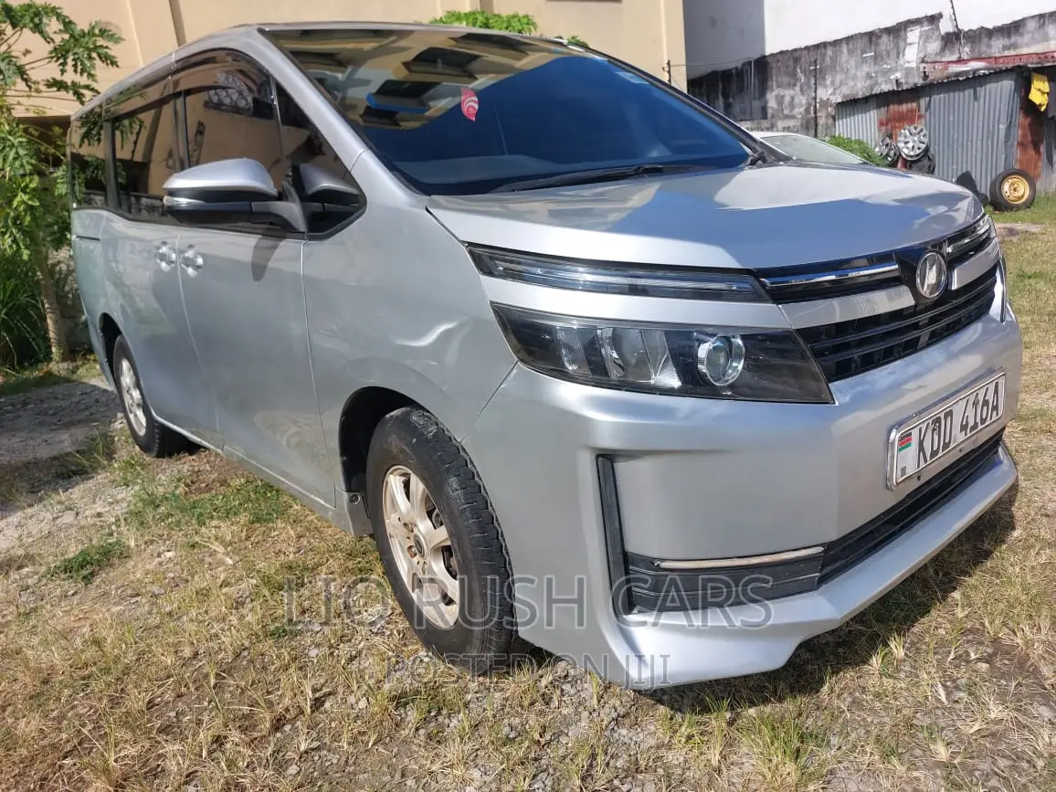 Toyota Voxy SV Premium 2014 Silver