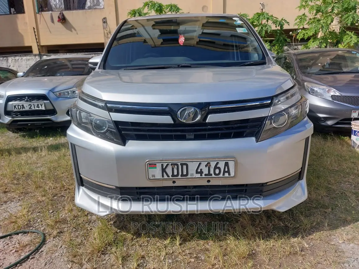 Toyota Voxy SV Premium 2014 Silver