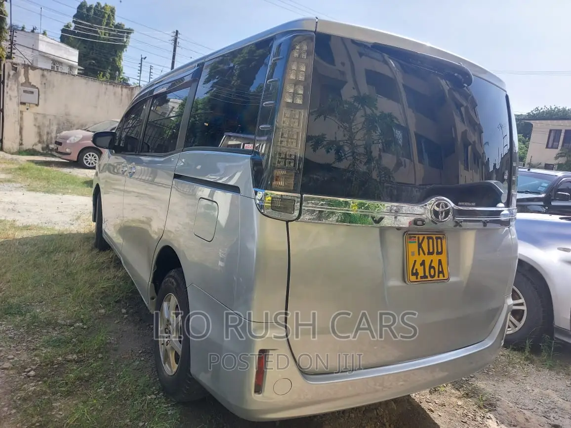 Toyota Voxy SV Premium 2014 Silver