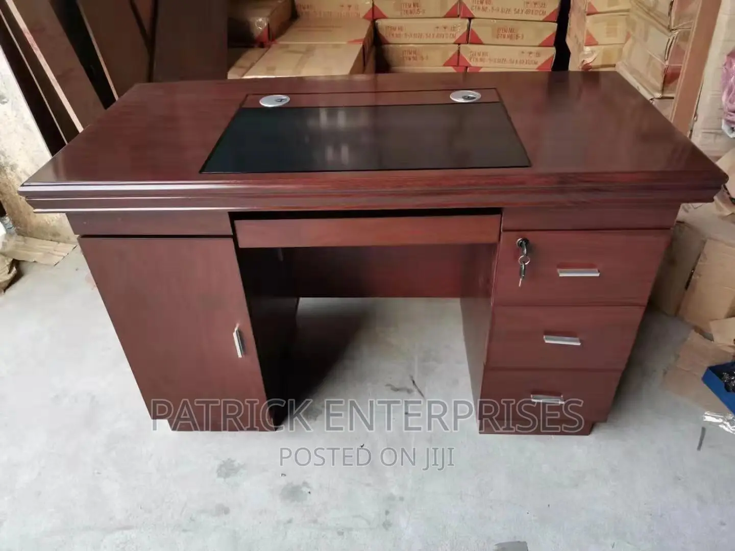 Executive Important Morden Office Desk 1.4 MTRS