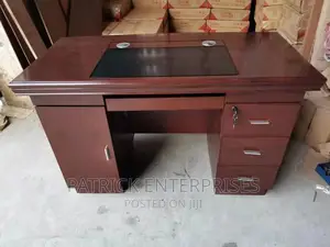 Executive Important Morden Office Desk 1.4 MTRS