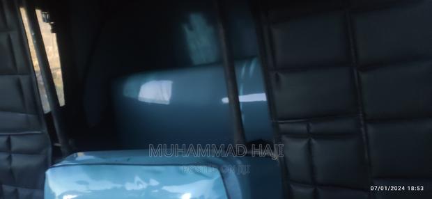 Bajaj RE 2017 Blue - main view