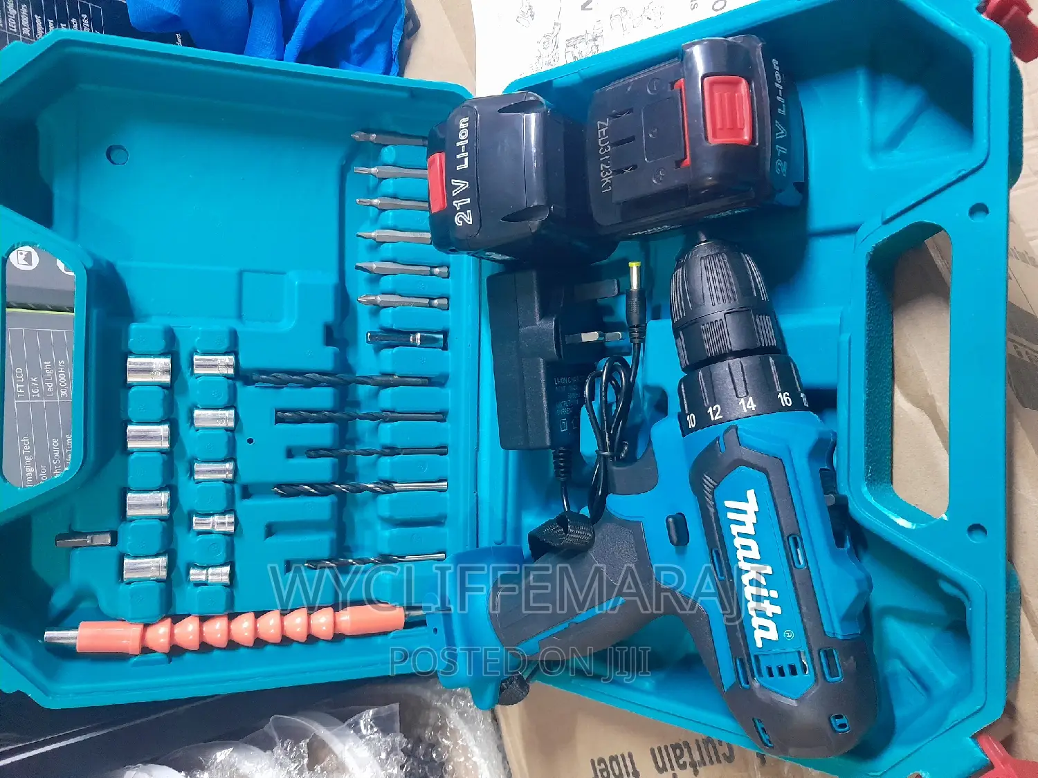 21v Makita Rechargeable Drill With 2 Batteries