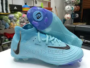 Nike Phantom Luna Football Boots