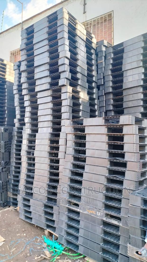 Black Pallets Plastic - main view