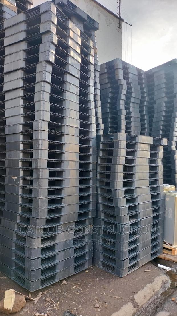 Black Pallets Plastic - thumbnail 2