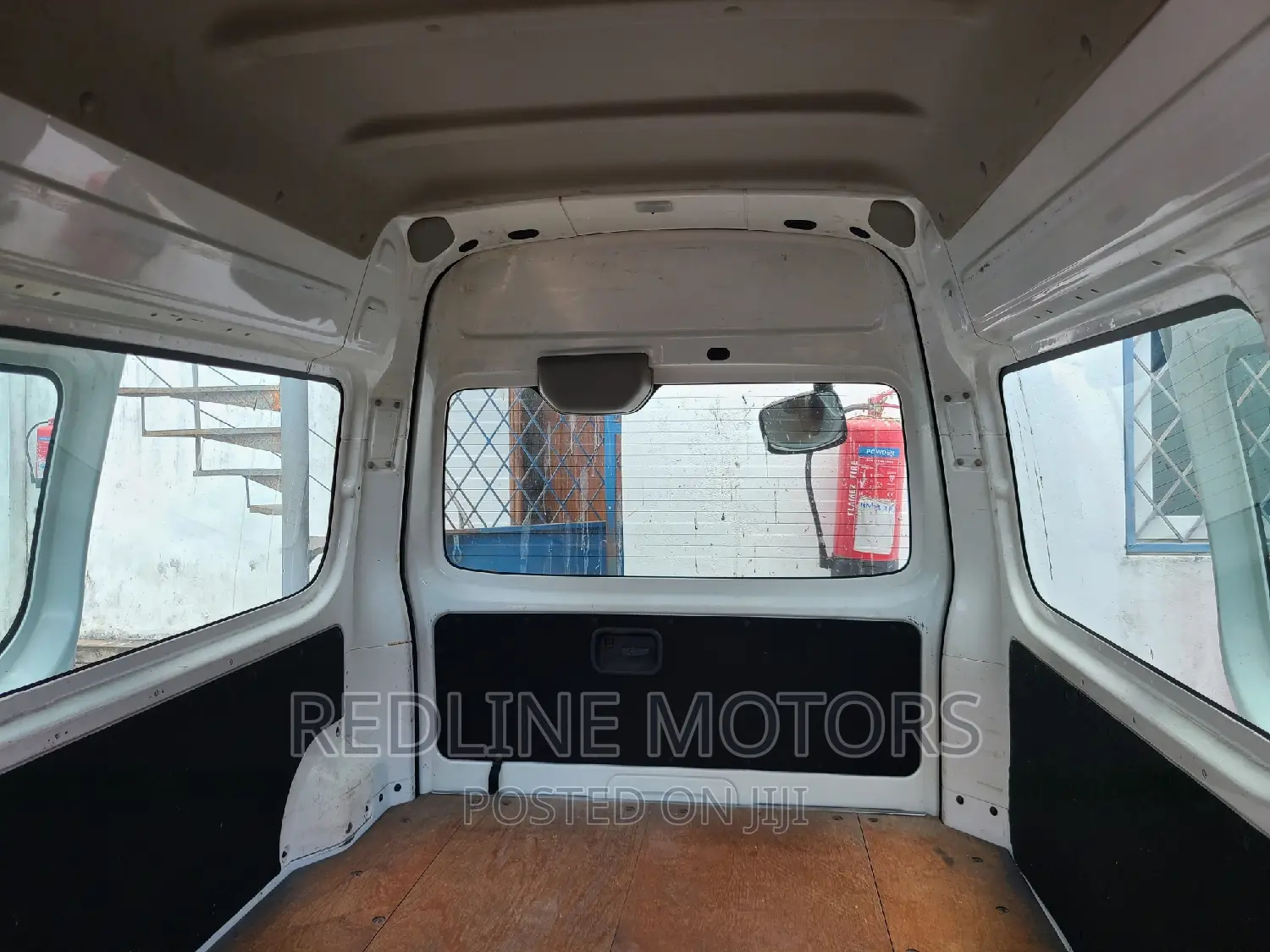Nissan Caravan (Urvan) 2016 White