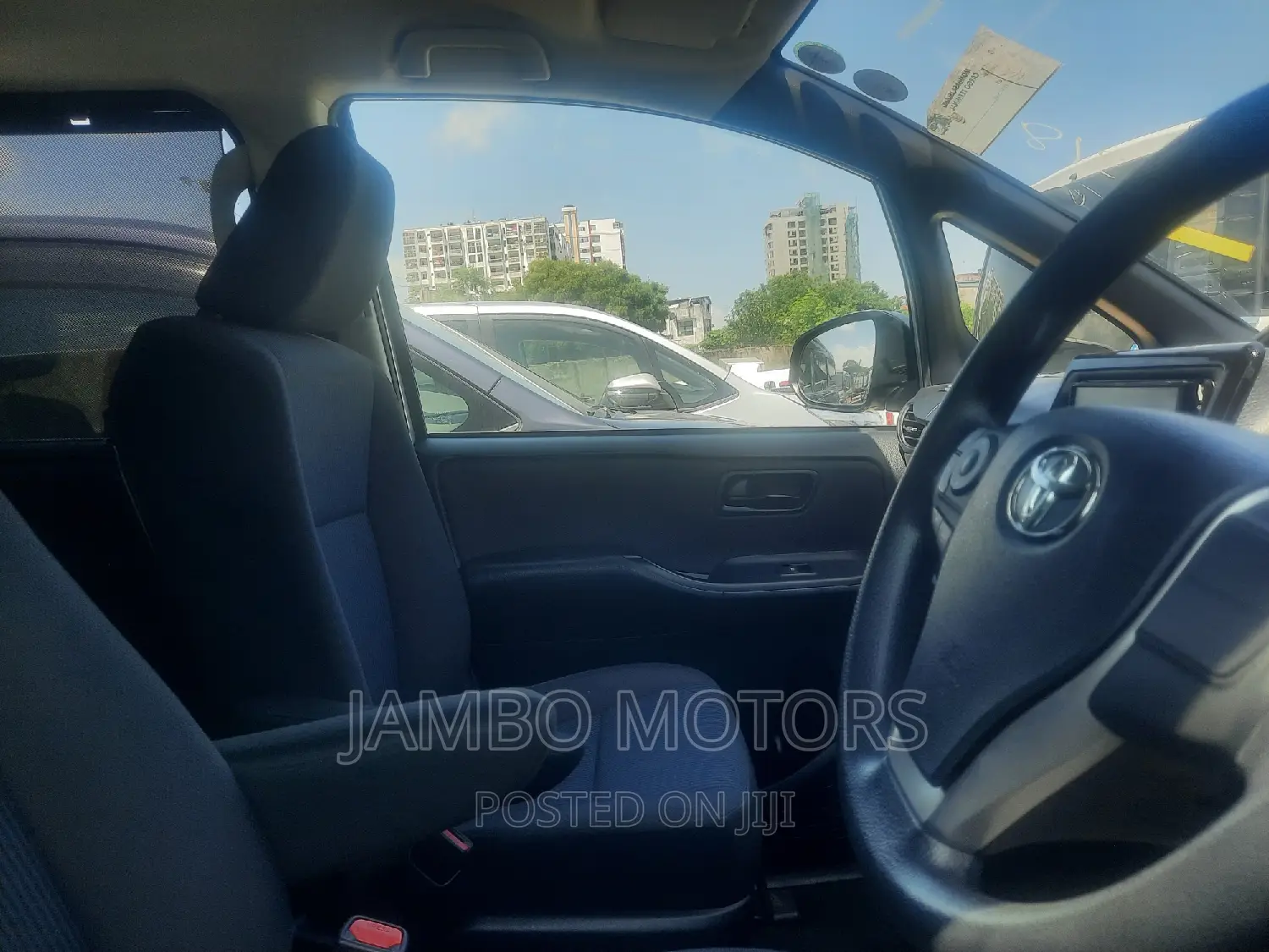 Toyota Noah 2.0 FWD (7 Seater) 2017 Silver
