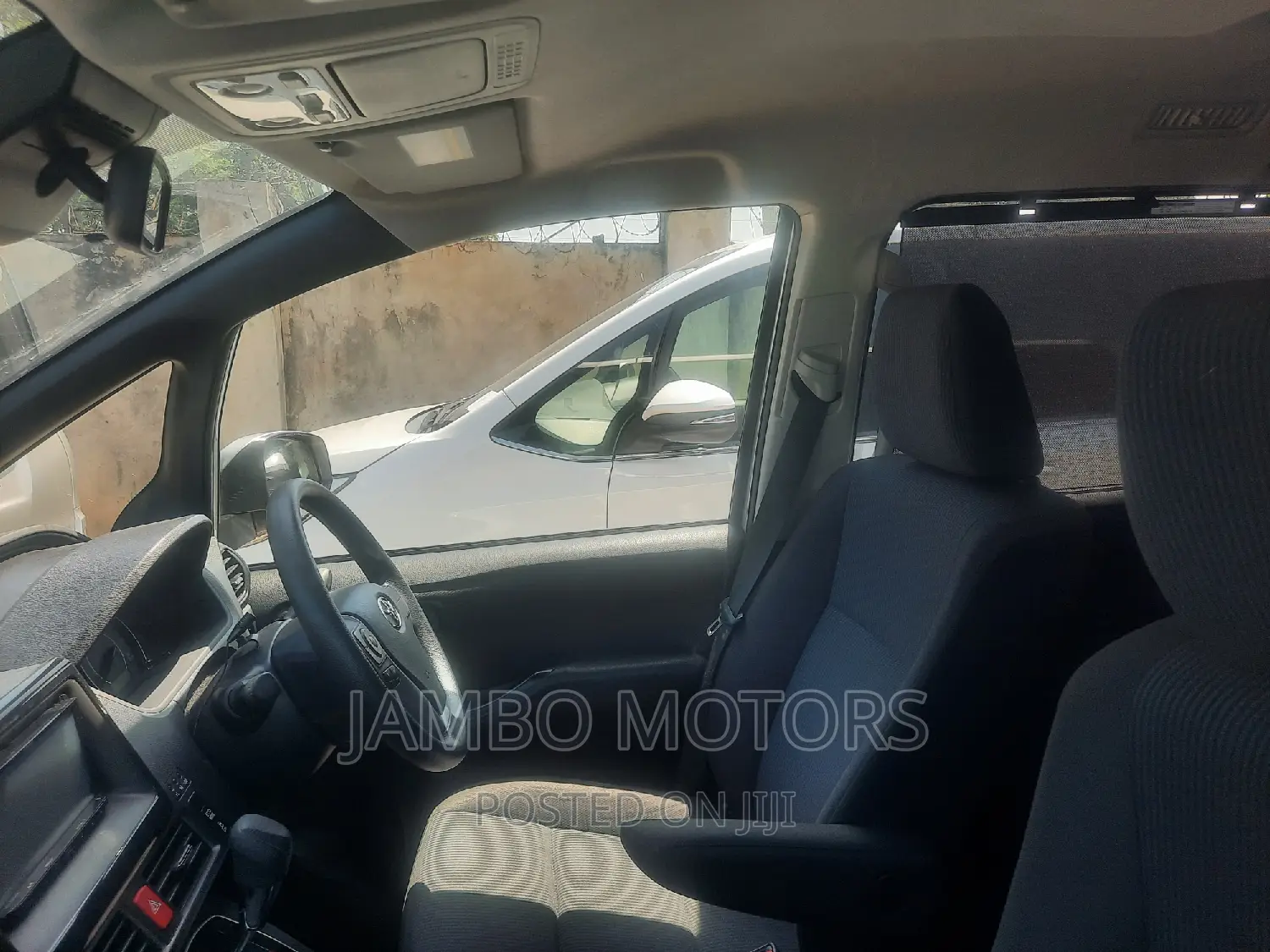 Toyota Noah 2.0 FWD (7 Seater) 2017 Silver