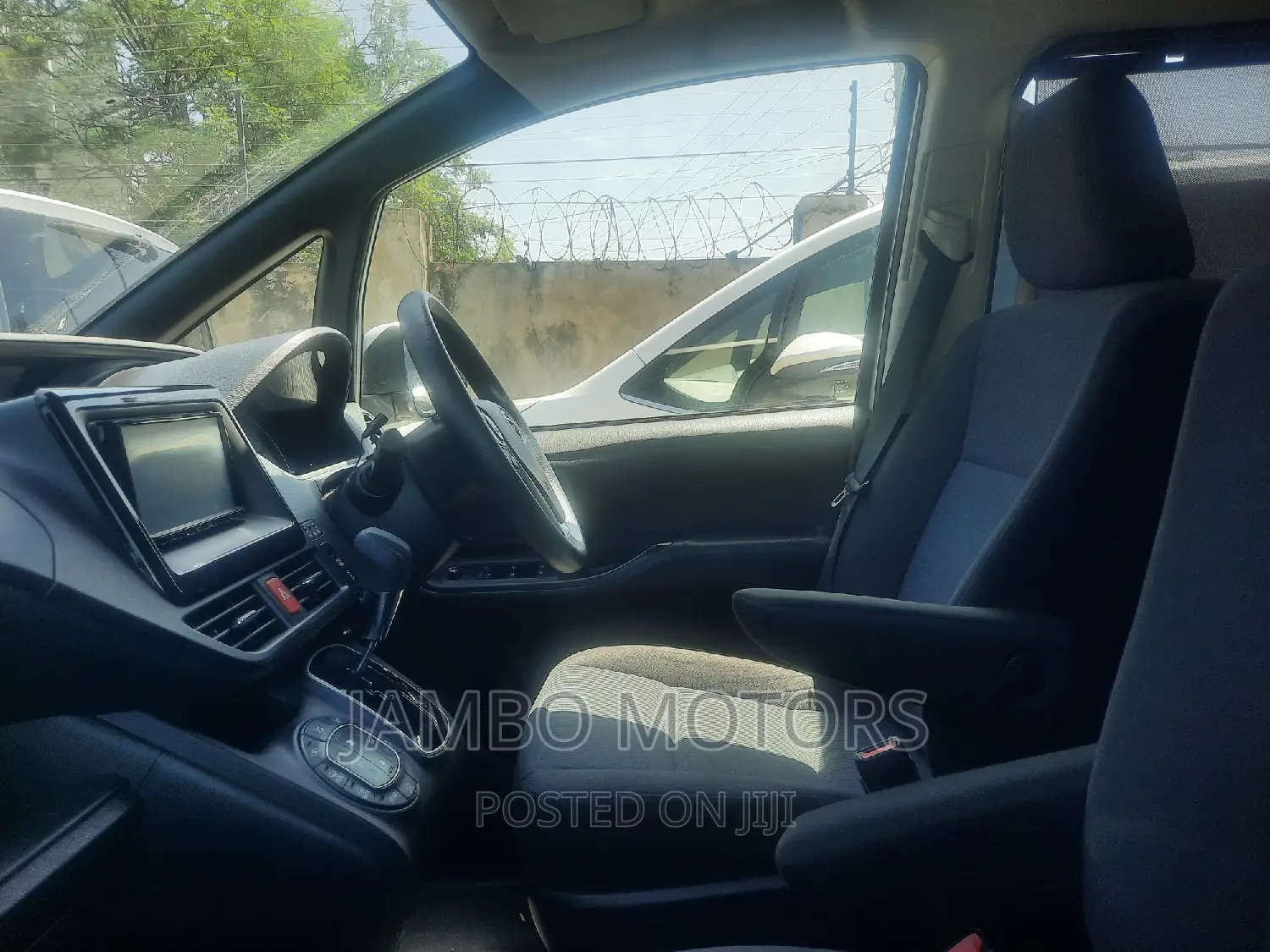 Toyota Noah 2.0 FWD (7 Seater) 2017 Silver