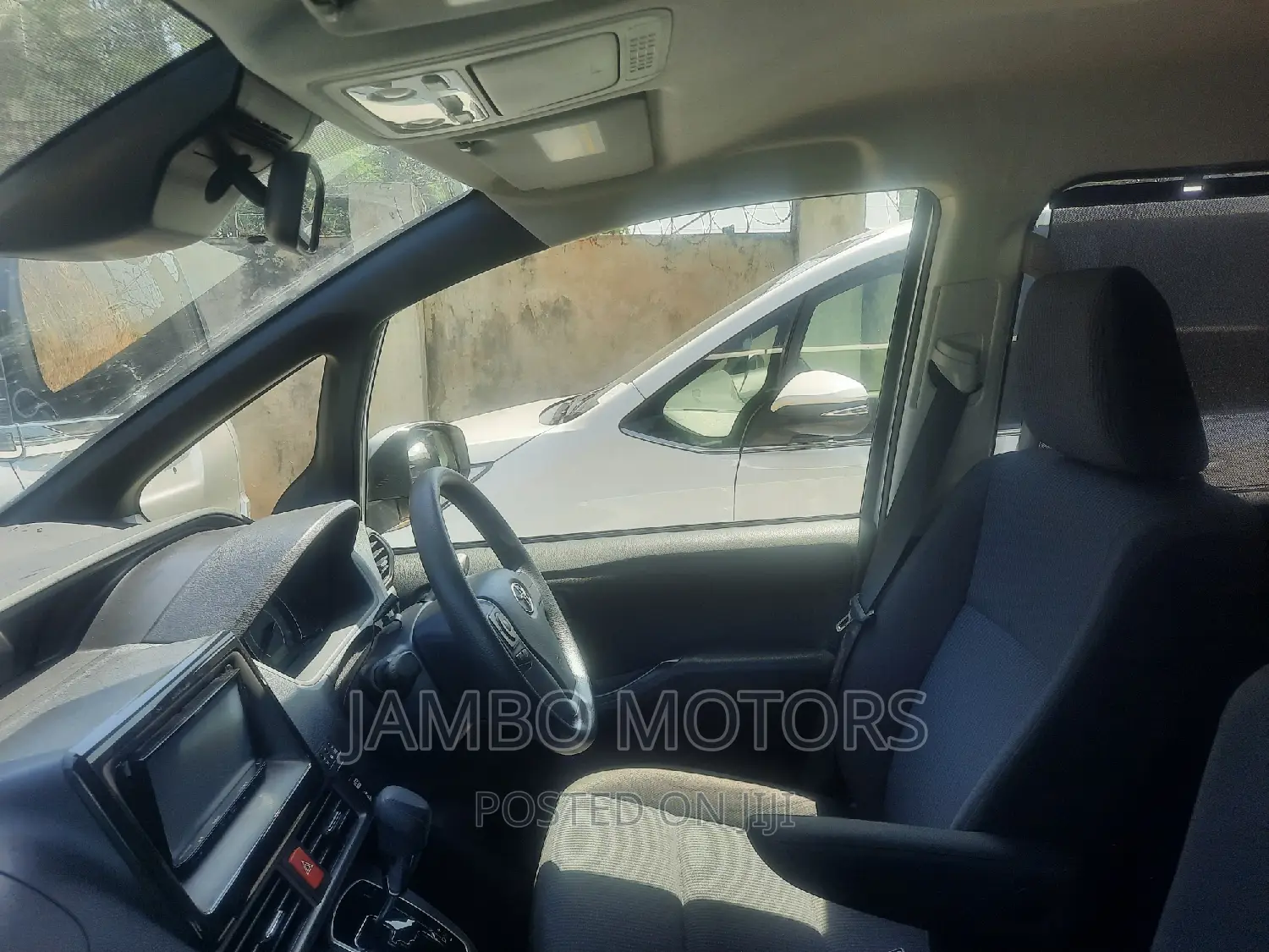 Toyota Noah 2.0 FWD (7 Seater) 2017 Silver