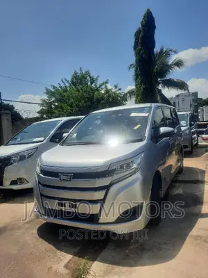 Toyota Noah 2.0 FWD (7 Seater) 2017 Silver