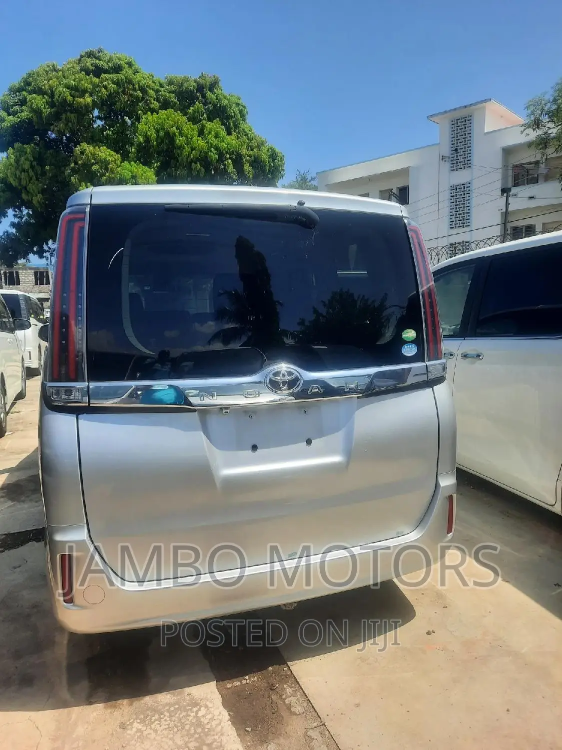 Toyota Noah 2.0 FWD (7 Seater) 2017 Silver