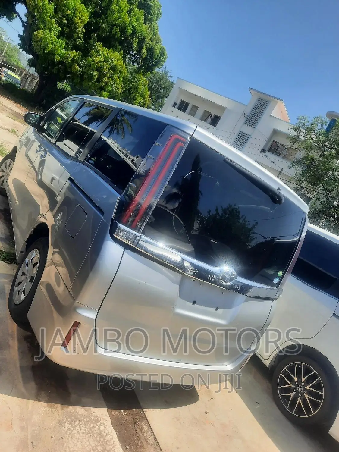 Toyota Noah 2.0 FWD (7 Seater) 2017 Silver