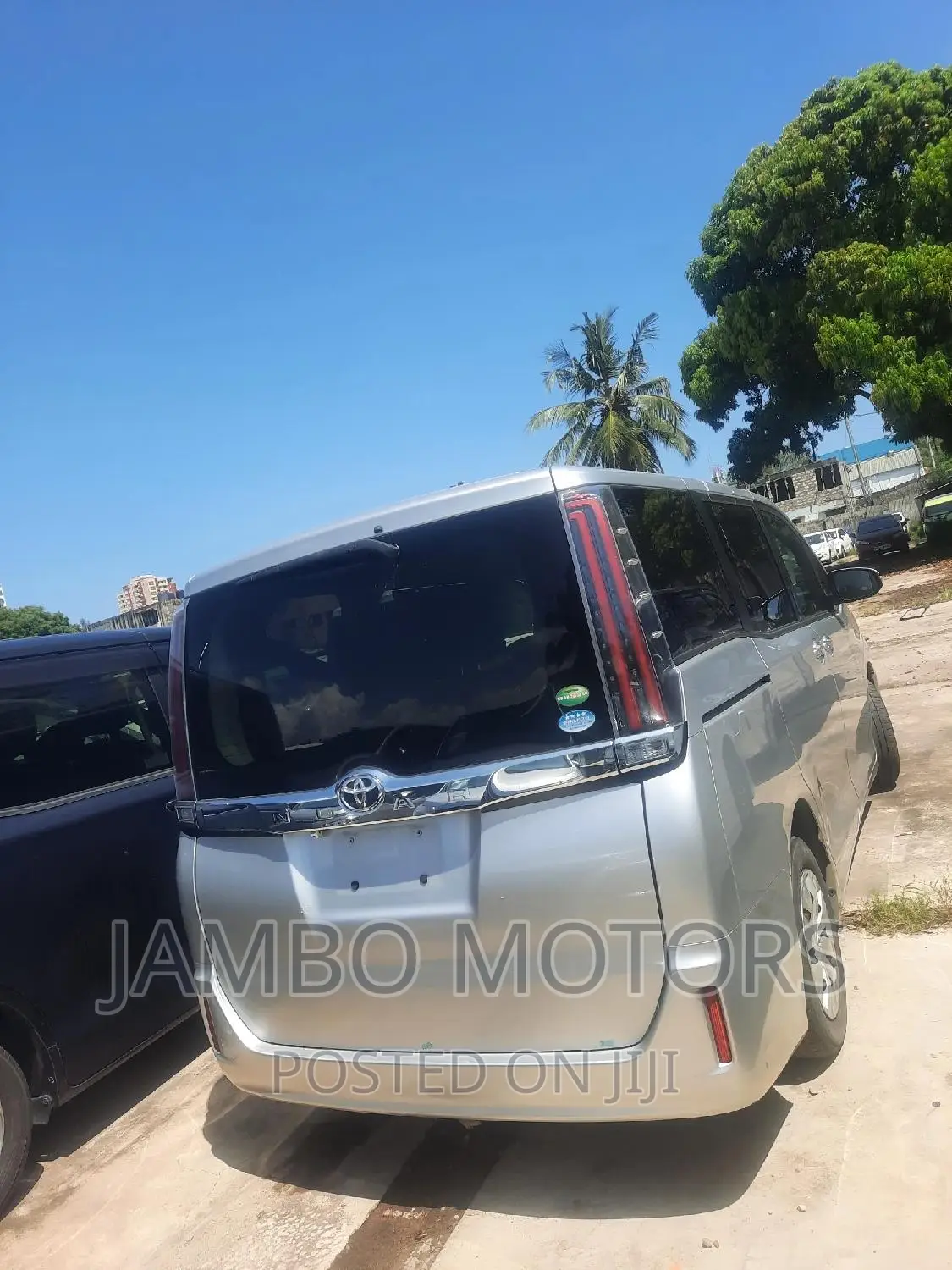 Toyota Noah 2.0 FWD (7 Seater) 2017 Silver