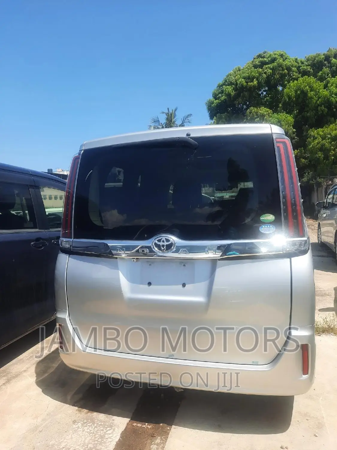 Toyota Noah 2.0 FWD (7 Seater) 2017 Silver