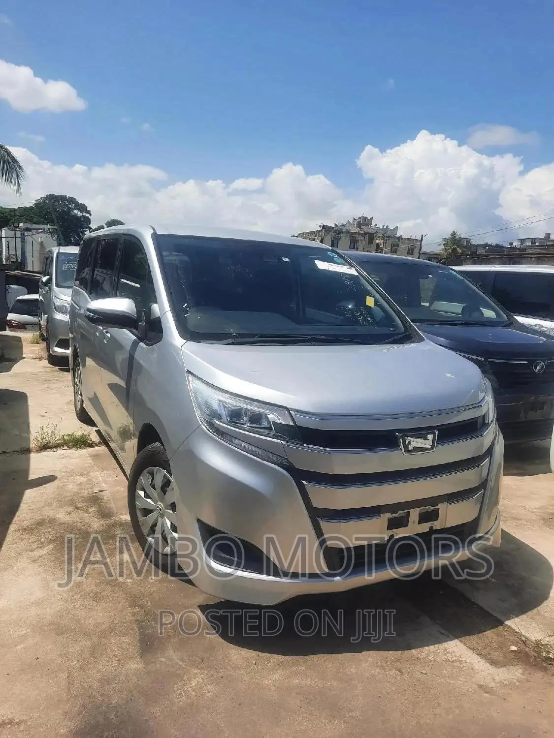 Toyota Noah 2.0 FWD (7 Seater) 2017 Silver