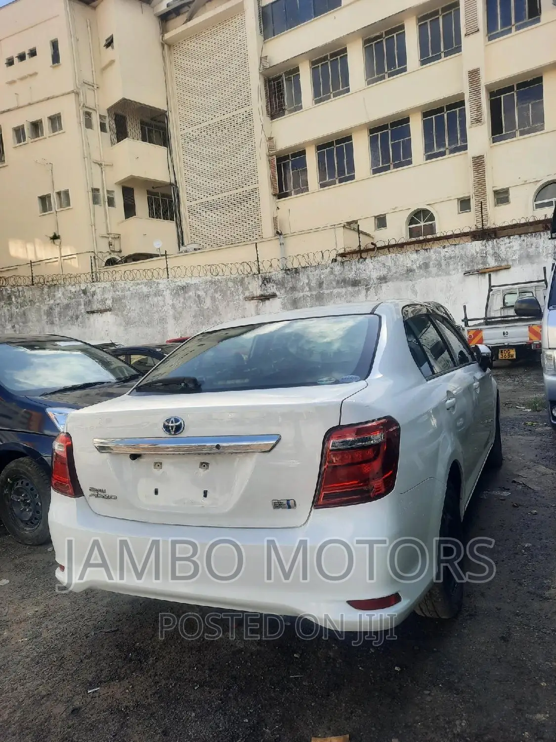 Toyota Axio 1.5 Hybrid 2WD 2017 White