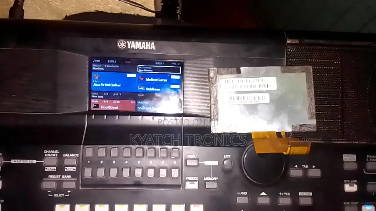 PSR Sx 600 LCD Screen