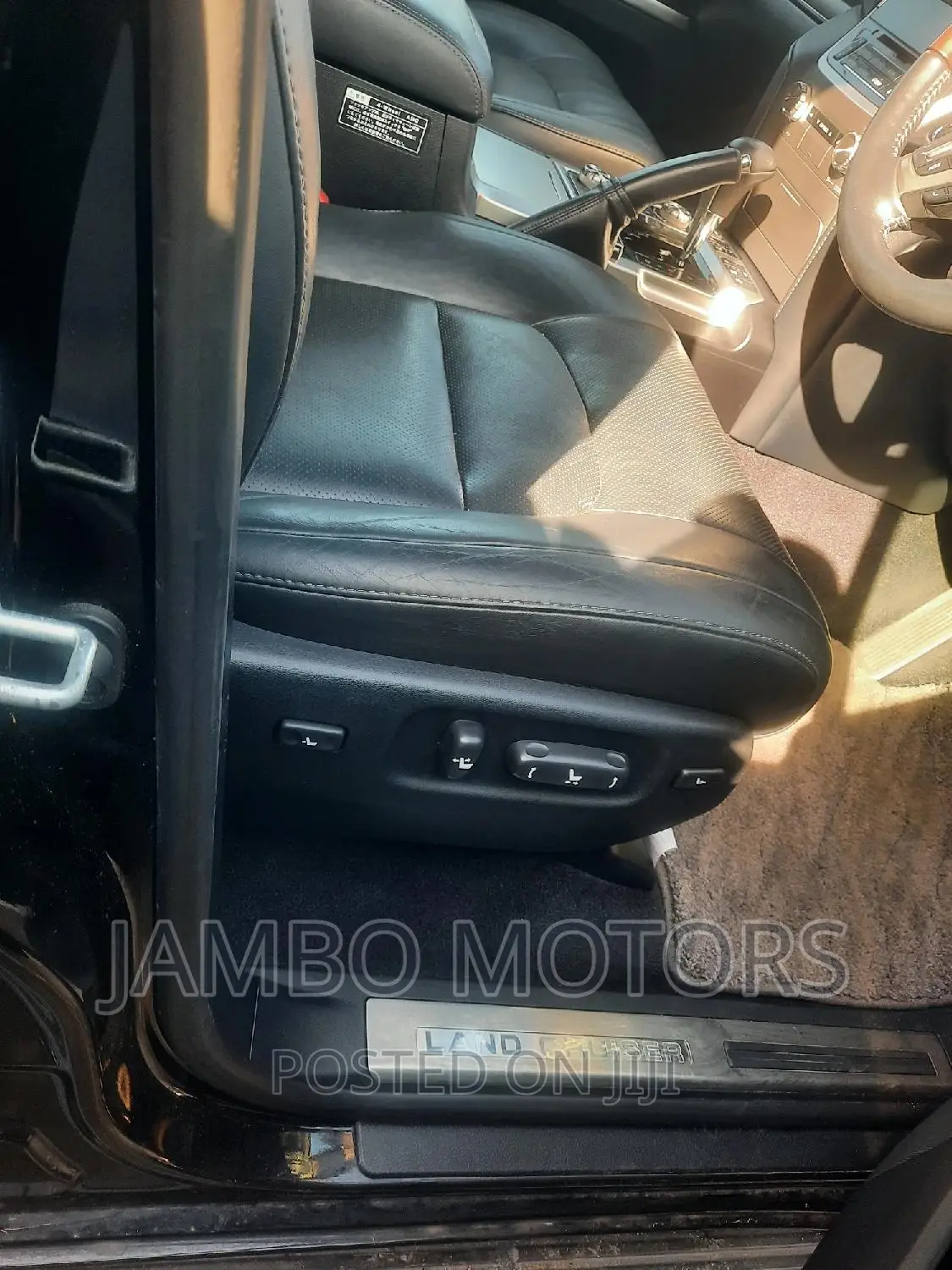 Toyota Land Cruiser 4.6 V8 AX 2017 Black