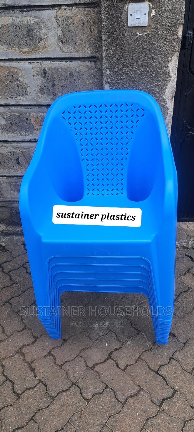 Longlasting Plastic Chairs - thumbnail 2
