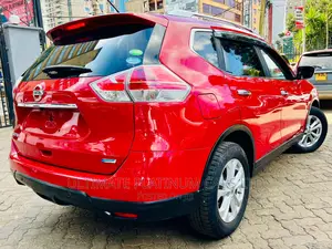 Nissan X-Trail 2.0 Petrol AWD 2016 Red