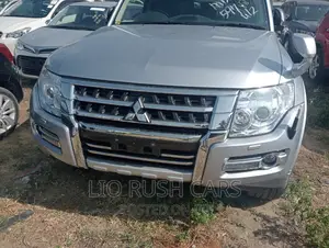 Mitsubishi Pajero 2017 Silver