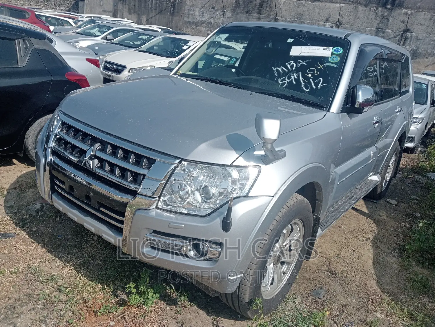 Mitsubishi Pajero 2017 Silver