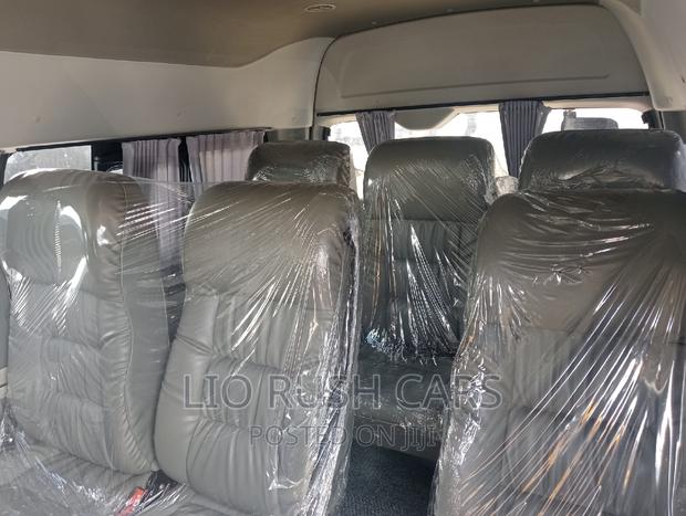 Toyota HiAce 2017 Silver - thumbnail 5