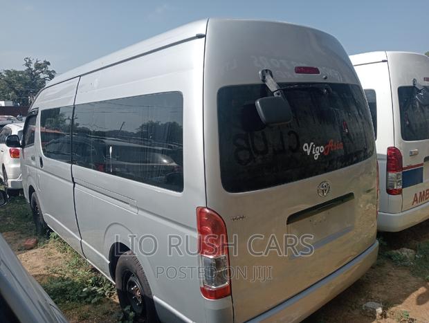 Toyota HiAce 2017 Silver - thumbnail 6