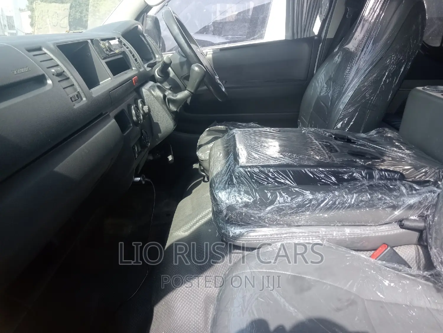 Toyota HiAce 2017 Silver