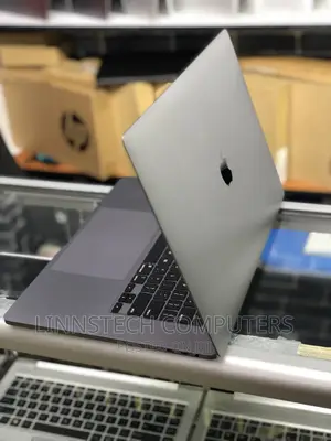 Laptop Apple MacBook Pro 2019 16GB Intel Core I7 SSD 512GB