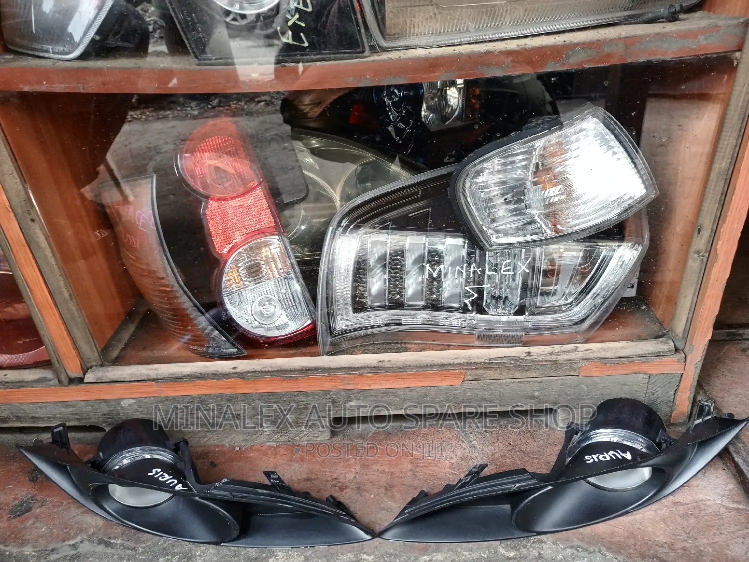 Foglights + Foglight Covers Toyota Auris 2009/10