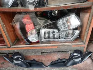 Foglights + Foglight Covers Toyota Auris 2009/10