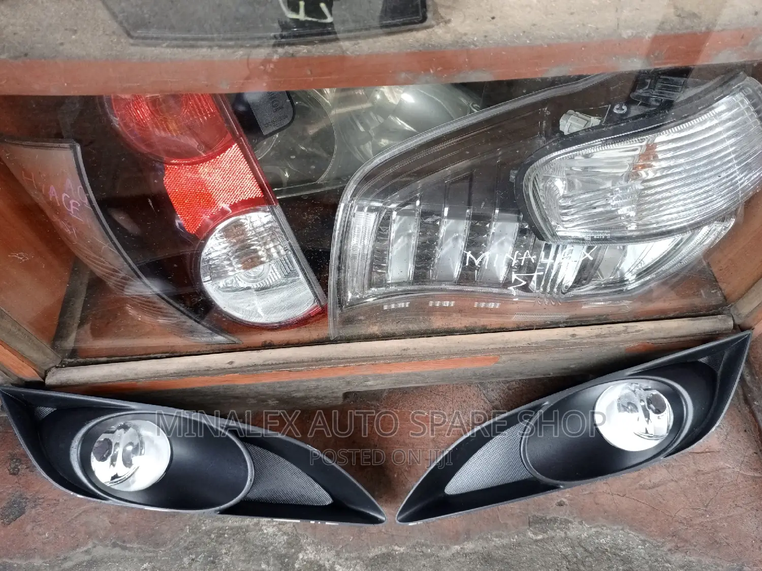 Foglights + Foglight Covers Toyota Auris 2009/10