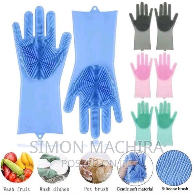 Washing Silicon Gloves - main view
