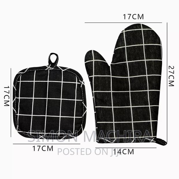 Insulated Oven Gloves