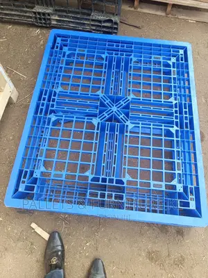 Robust/Heavy Duty Plastic Pallet 0123