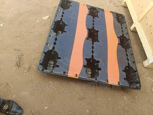 High-Quality Orange Striped Plastic Pallet - thumbnail 2