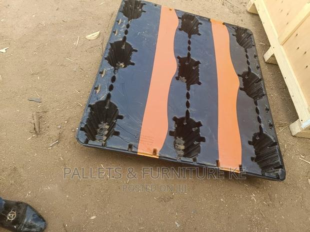 High-Quality Orange Striped Plastic Pallet - main view