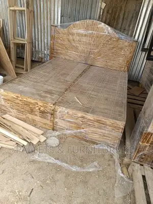 Queen Size Pallet Bed (5 by 6)076