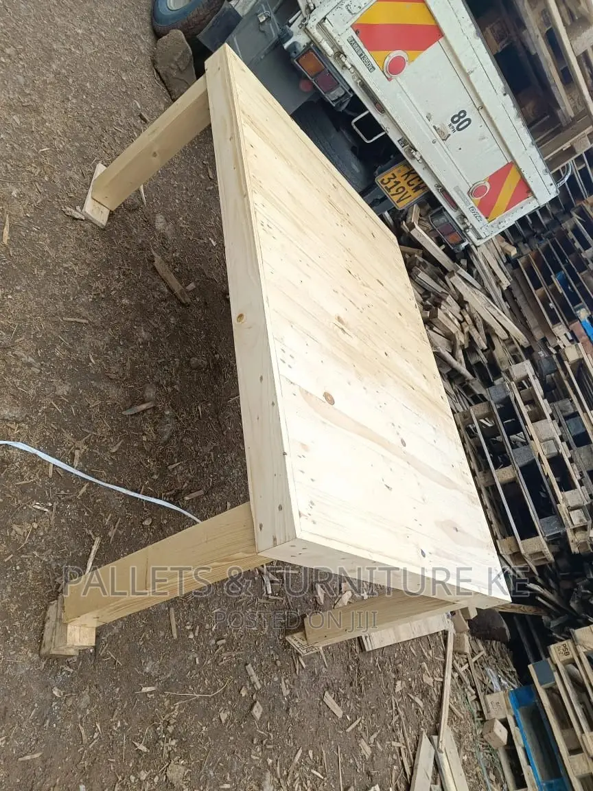 Wooden Pallet Dining Table 076