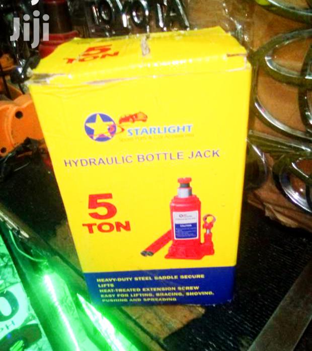 New 5 Ton Hydraulic Jack.