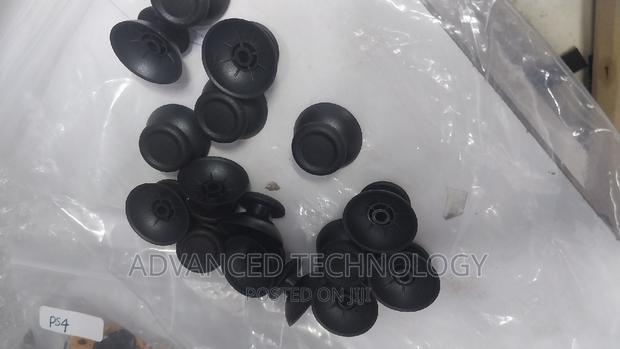 Ps4 Pad Analog Plastic Top/Cap - main view