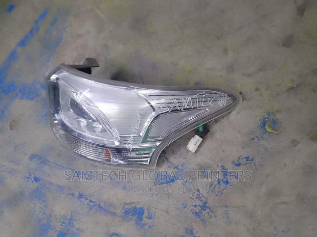 Very Clean Outlander Right Tailight/ ** - main view