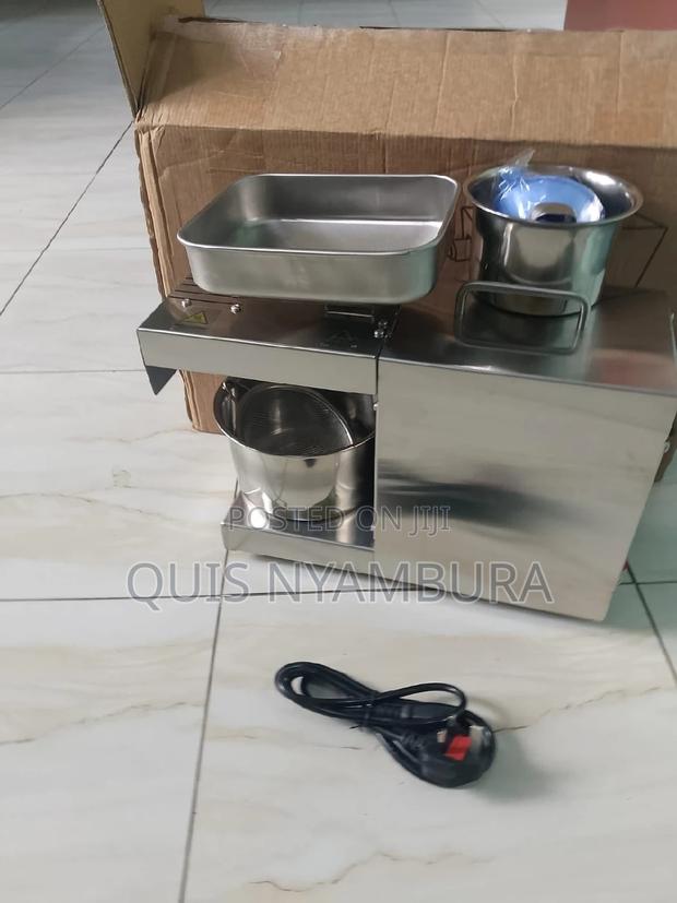 Oil Pressing Machine/Oil Press. - main view