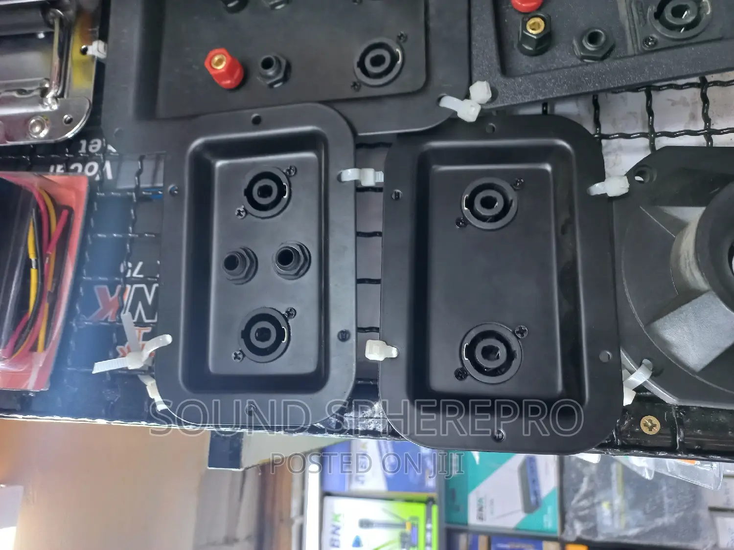 Metallic Speaker Connectors